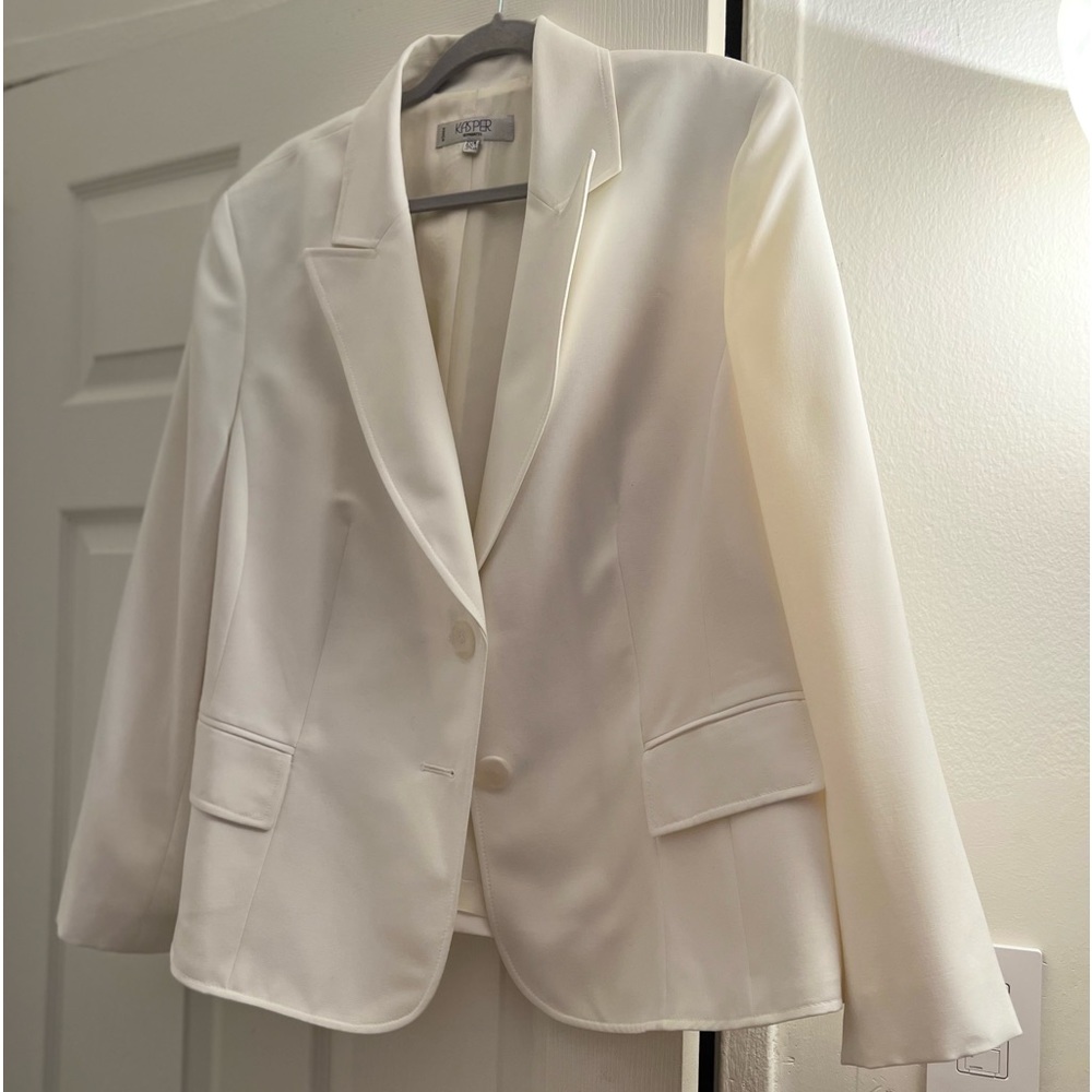 Kasper blazer in ivory size 20W gorgeous never worn still has tags…